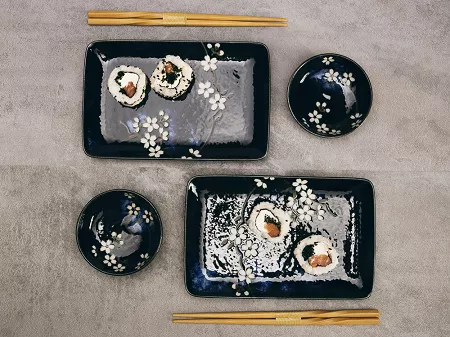 Zestaw do sushi dla 2 osób (4 el.) z pałeczkami Tokyo Design Studio - Sakura Cobalt Blue 33821