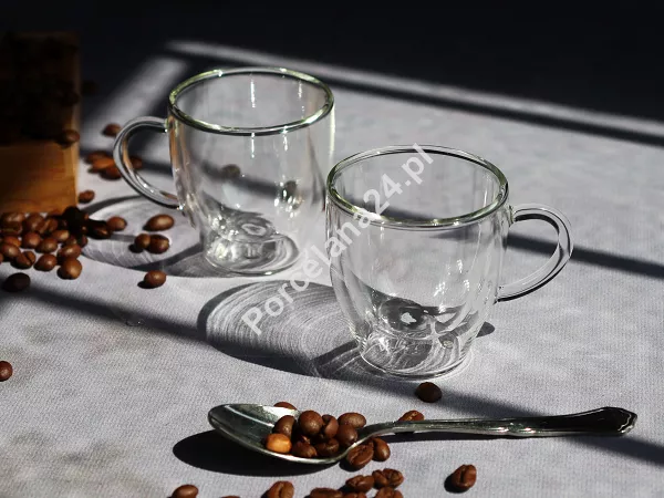 Zestaw 2 filiżanek  termicznych ze spodkiem do espresso z podwójną ścianką 50 ml Vialli Design - Amo 3055 Zestaw 2 filiżanek  termicznych ze spodkiem do espresso z podwójną ścianką 50 ml Vialli Design - Amo 3055