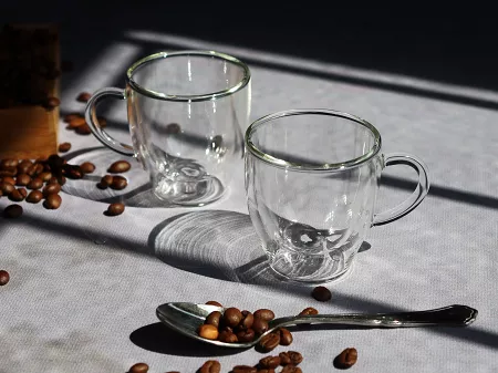 Zestaw 2 filiżanek  termicznych ze spodkiem do espresso z podwójną ścianką 50 ml Vialli Design - Amo 3055