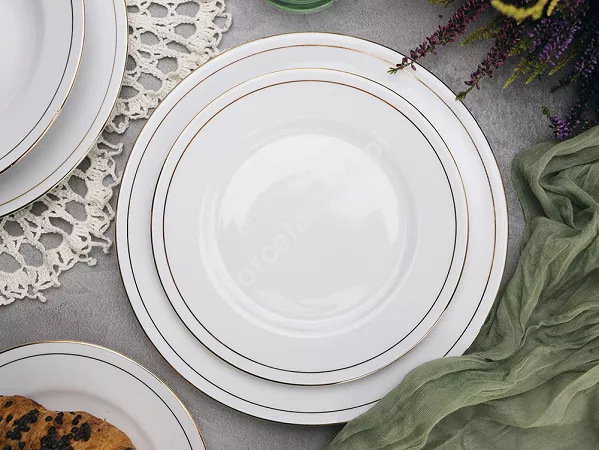 Komplet talerzy na 6 osób (18 el) Ćmielów - Pułaski 3606 Komplet talerzy na 6 osób (18 el) Ćmielów - Pułaski 3606