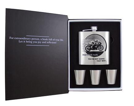 Zestaw piersiówka 180 ml i 3 kieliszki w książce - Motocyklista KW6M3