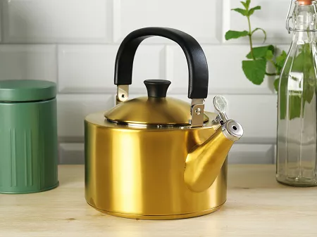 Czajnik z gwizdkiem 1,5 L Vialli Design - Diamante złoty mat 1K.CZA.9194