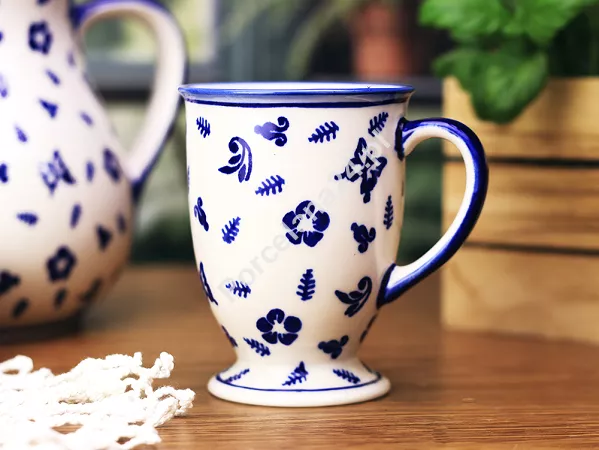 Kubek na stopce 0,3 L Bolesławiec - Niebieskie Motyle gat. I Kubek na stopce 0,3 L Bolesławiec - Niebieskie Motyle gat. I