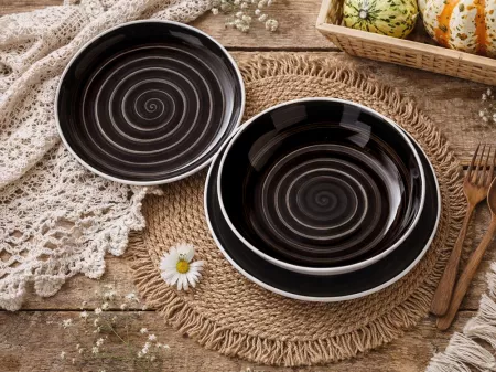 Komplet talerzy na 6 osób (18 el.) Chodzież - City Ślimak Czarny (CT31)