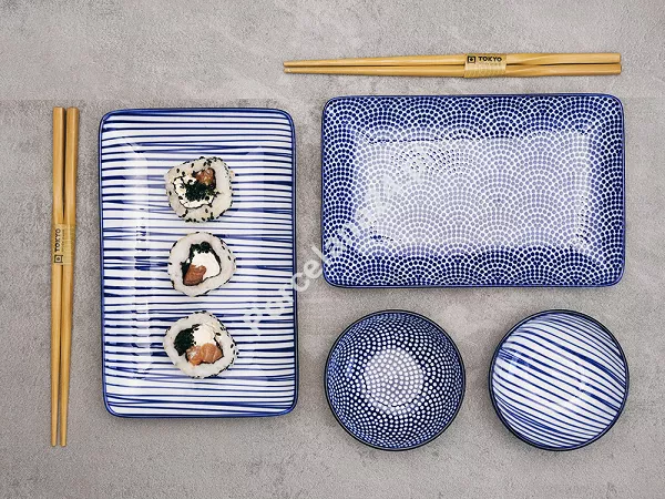 Zestaw do sushi dla 2 osób (4 el.) z pałeczkami Tokyo Design Studio - Nippon Blue 17991 Zestaw do sushi dla 2 osób (4 el.) z pałeczkami Tokyo Design Studio - Nippon Blue 17991
