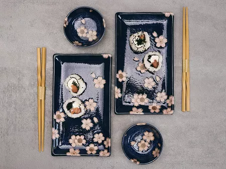Zestaw do sushi dla 2 osób (4 el.) z pałeczkami Tokyo Design Studio - Sakura Navy 33759