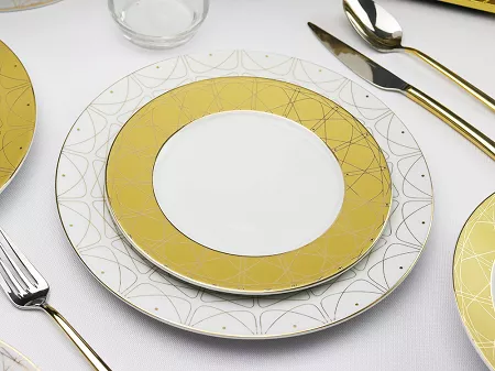Komplet talerzy na 6 osób (18 el.) Ćmielów - Jenny Solaris White - Gold