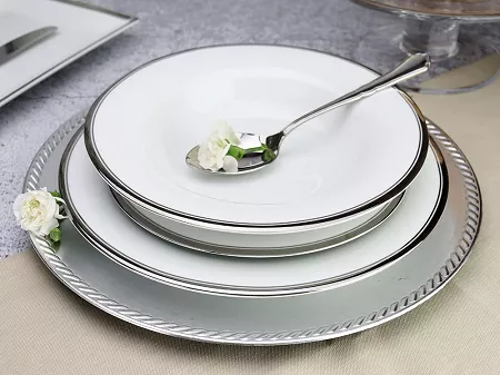 Komplet talerzy na 6 osób (18 el.) Bogucice - Cleopatra Platin Plus 1174