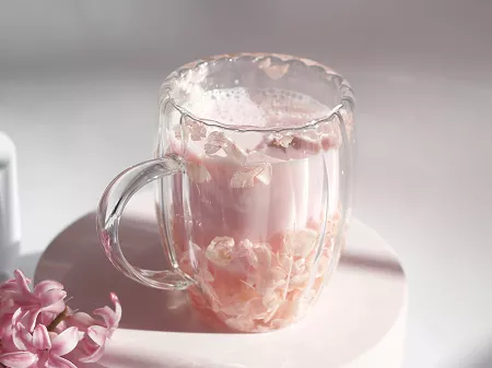 Szklanka termiczna ryflowana z podwójną ścianką 0,3 L Ecarla - Hortensja Bloom Peach 20.SZK157