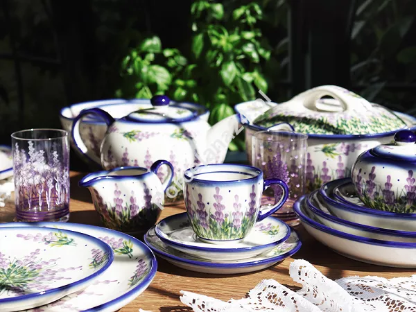 Serwis obiadowo - kawowy na 12 osób (82el.) Bolesławiec - Lawendowy Zakątek Serwis obiadowo - kawowy na 12 osób (82el.) Bolesławiec - Lawendowy Zakątek