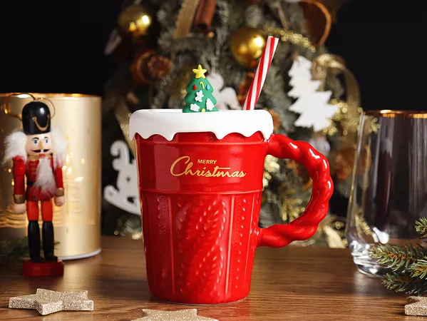 Kubek z silikonową pokrywką i słomką 0,37 L Altom Design - Xmas Shake Czerwony 07.CHR.2838 Kubek z silikonową pokrywką i słomką 0,37 L Altom Design - Xmas Shake Czerwony 07.CHR.2838