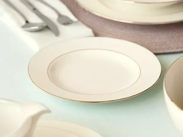 Talerz deserowy 20 cm Karolina - MariaPaula Ecru ZŁOTA LINIA 23011 (Klasyka / Nova) Talerz deserowy 20 cm Karolina - MariaPaula Ecru ZŁOTA LINIA 23011 (Klasyka / Nova)