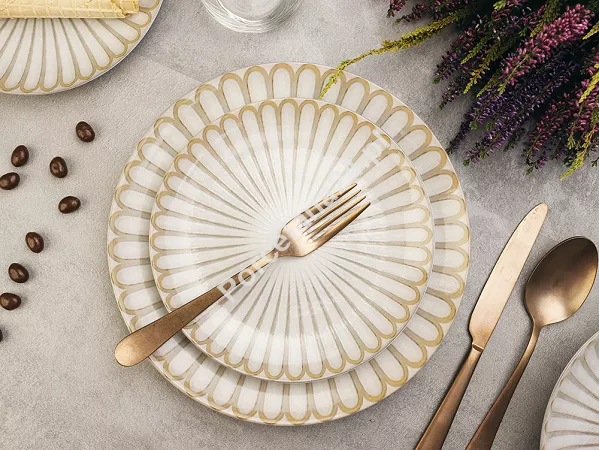 Komplet talerzy na 6 osób (18 el.) Lubiana - Boss / Roma 9228 Piaskowy lotos Komplet talerzy na 6 osób (18 el.) Lubiana - Boss / Roma 9228 Piaskowy lotos