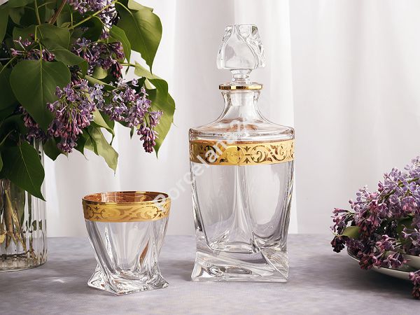 Kpl. szklanek do whisky 0,34 L (6szt) + karafka 0,85L (1szt) Bohemia - Quadro Baroko Gold 4SB.QUB.000507 Kpl. szklanek do whisky 0,34 L (6szt) + karafka 0,85L (1szt) Bohemia - Quadro Baroko Gold 4SB.QUB.000507