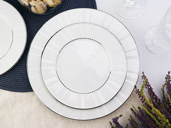 Komplet talerzy na 6 osób (18 el.) Ćmielów - Oktawa H122 Komplet talerzy na 6 osób (18 el.) Ćmielów - Oktawa H122