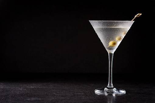 W jakich kieliszkach podajemy martini?