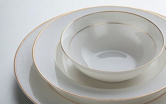 Z czego wynika popularność porcelanowych talerzy z Bogucic?