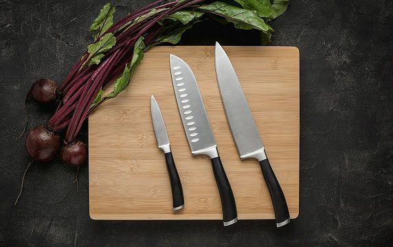 Gdzie trzymać noże w kuchni, by zawsze były pod ręką?