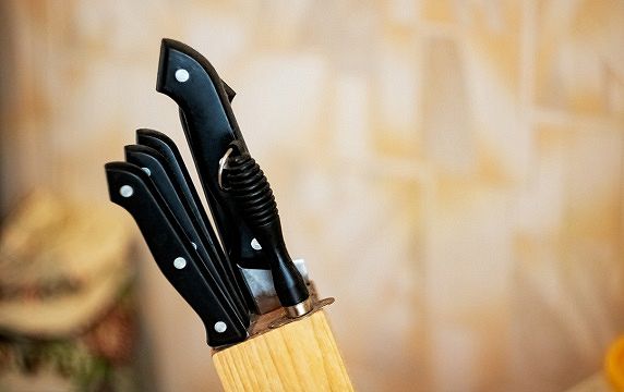 Jakie stojaki na noże są najwygodniejsze w użytkowaniu?
