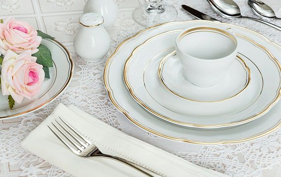 Czym różni się współczesna porcelana od dawnych wyrobów z porcelany?